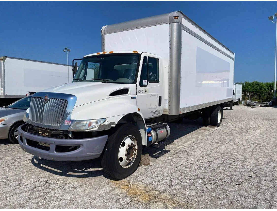 International Commercial Box Truck
